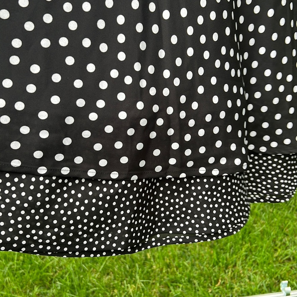 New pretty black and white polkadot skirt by Jones, New York - Picture 2 of 7
